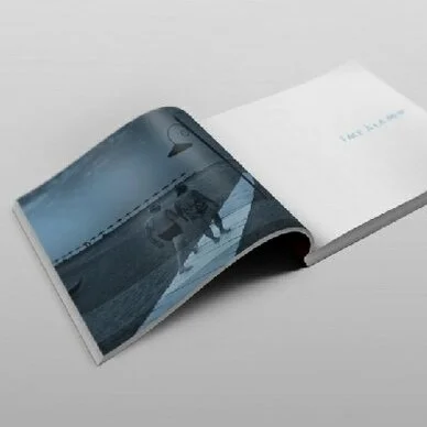 Brochure dos carré collé