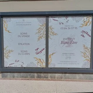 Vitrine micro perforé Delle institut bien etre