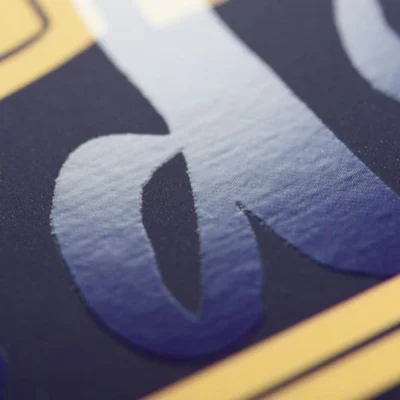 Impression dépliant design vernis sélectif brillant 