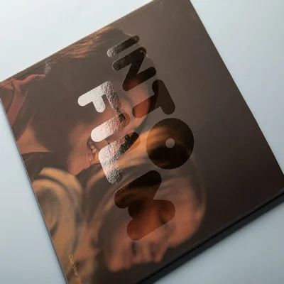 Impression dépliant design vernis sélectif brillant 