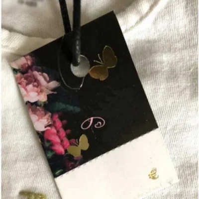 etiquettes volantes percées