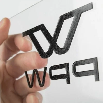 plaque professionnelle plexiglas, l’aluminium, l’acrylique, le PVC ou encore le laiton