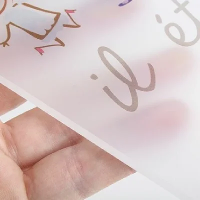 plaque professionnelle plexiglas, l’aluminium, l’acrylique, le PVC ou encore le laiton